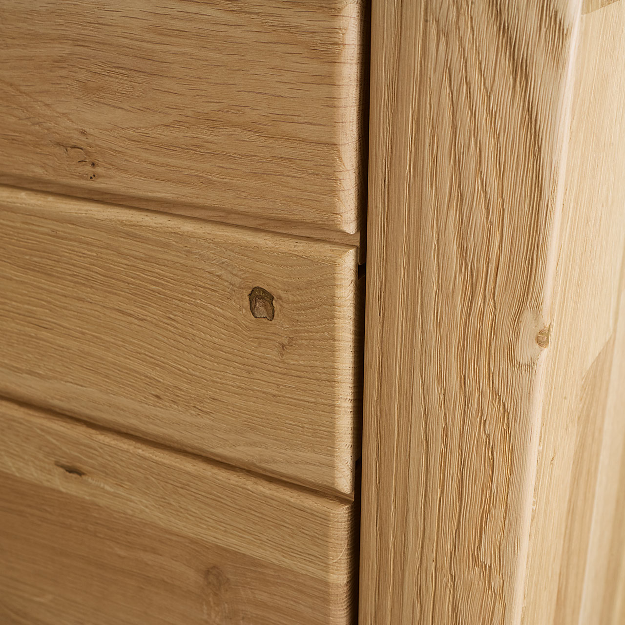 Aurum-Highboard Aurum Highboard Detailaufnahme von der Wildeiche.