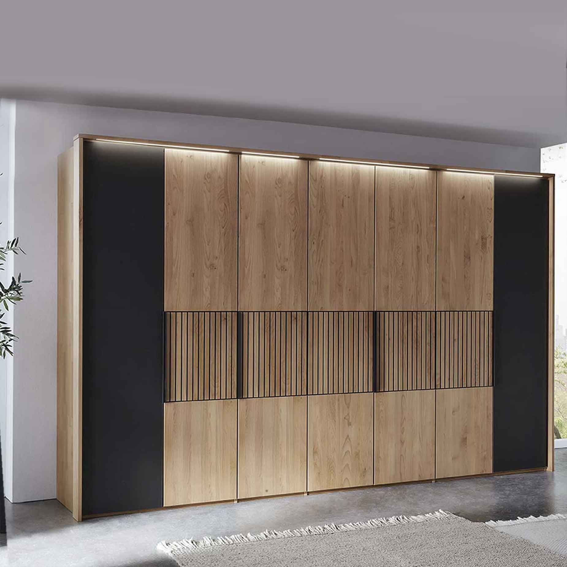 WSM 4400 7 türiger Kleiderschrank mit Glas und Lamellen Akzent B 351,9 x H 223,3 cm