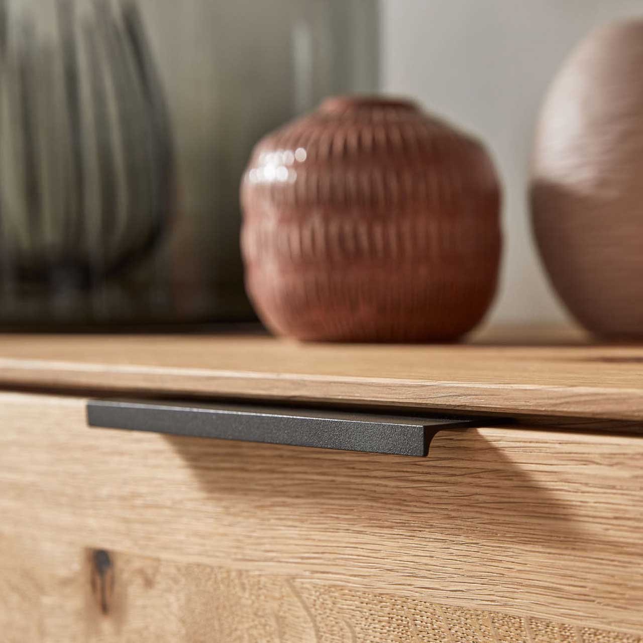 WM-2140-detail WM 2140 - Schwarzer Metallgriff im Detail.