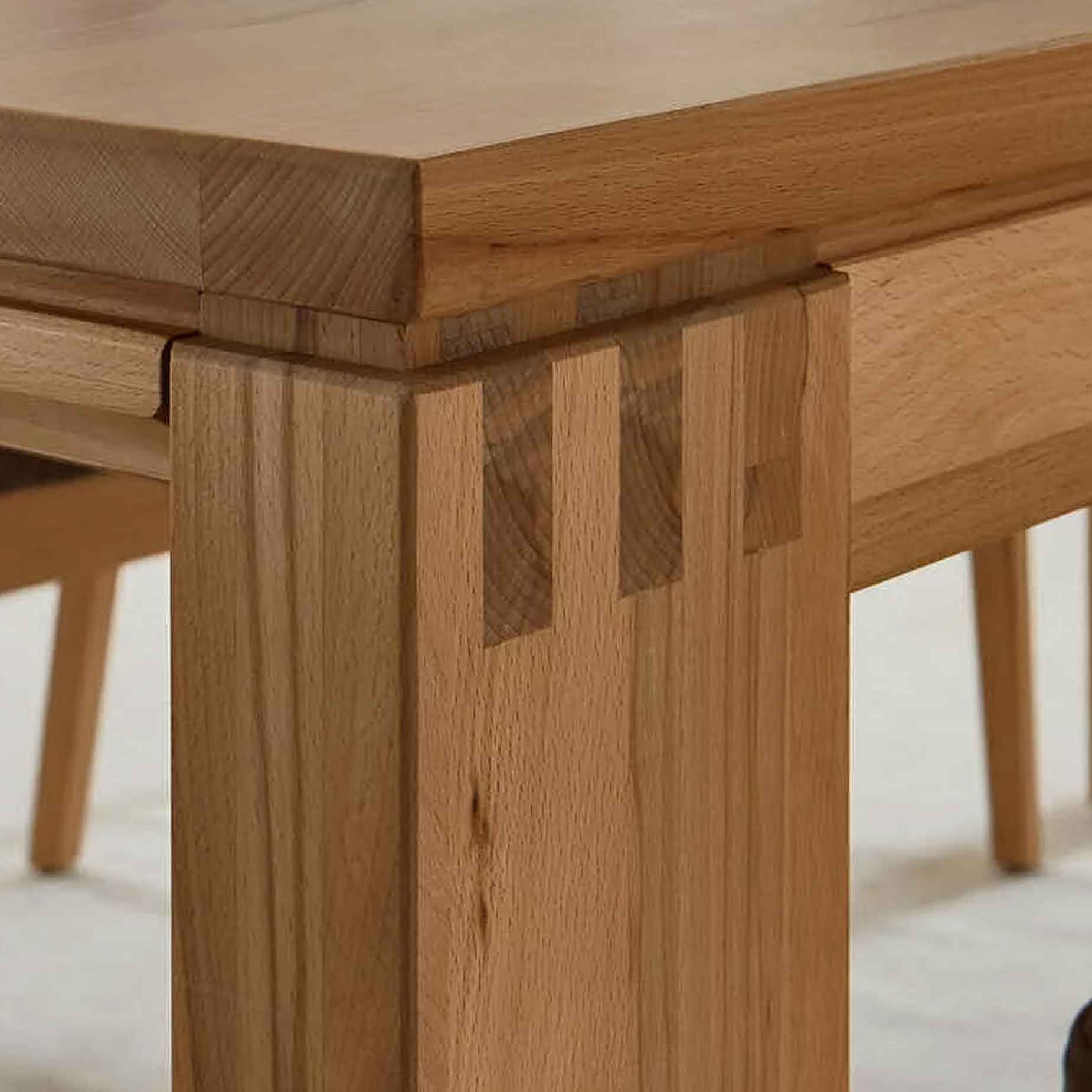 Stollenverzinkung für den Tisch 3090 und 3092 Stollenverzinkung optionale Auswahl für den Tisch 3090 und 3092 in Wildeiche und Kernbuche.