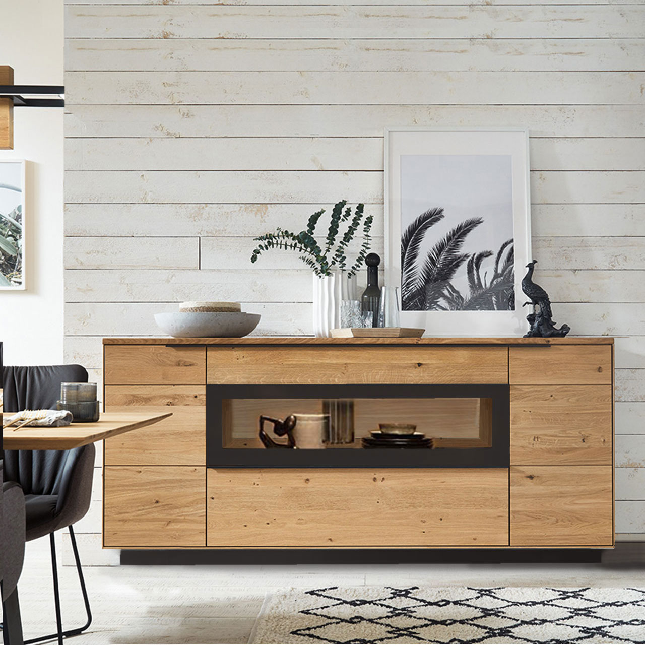 WM 1910 Sideboard Type 2010 S WM 1910 Sideboard Type 2010 aus Wildeiche mit großer Vitrine.