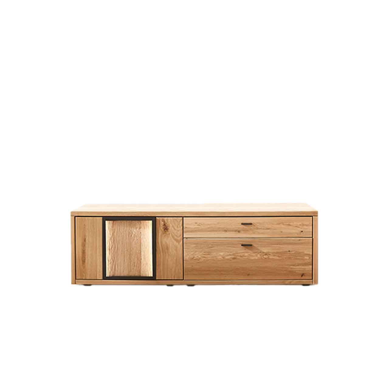 WM 2250 - Lowboard 1854 WM 2250 - Lowboard 1854 in Wildeiche, mit Holztür links mit Spaltholz-Akzent, rechts einen Schubkasten und ein Auszug.