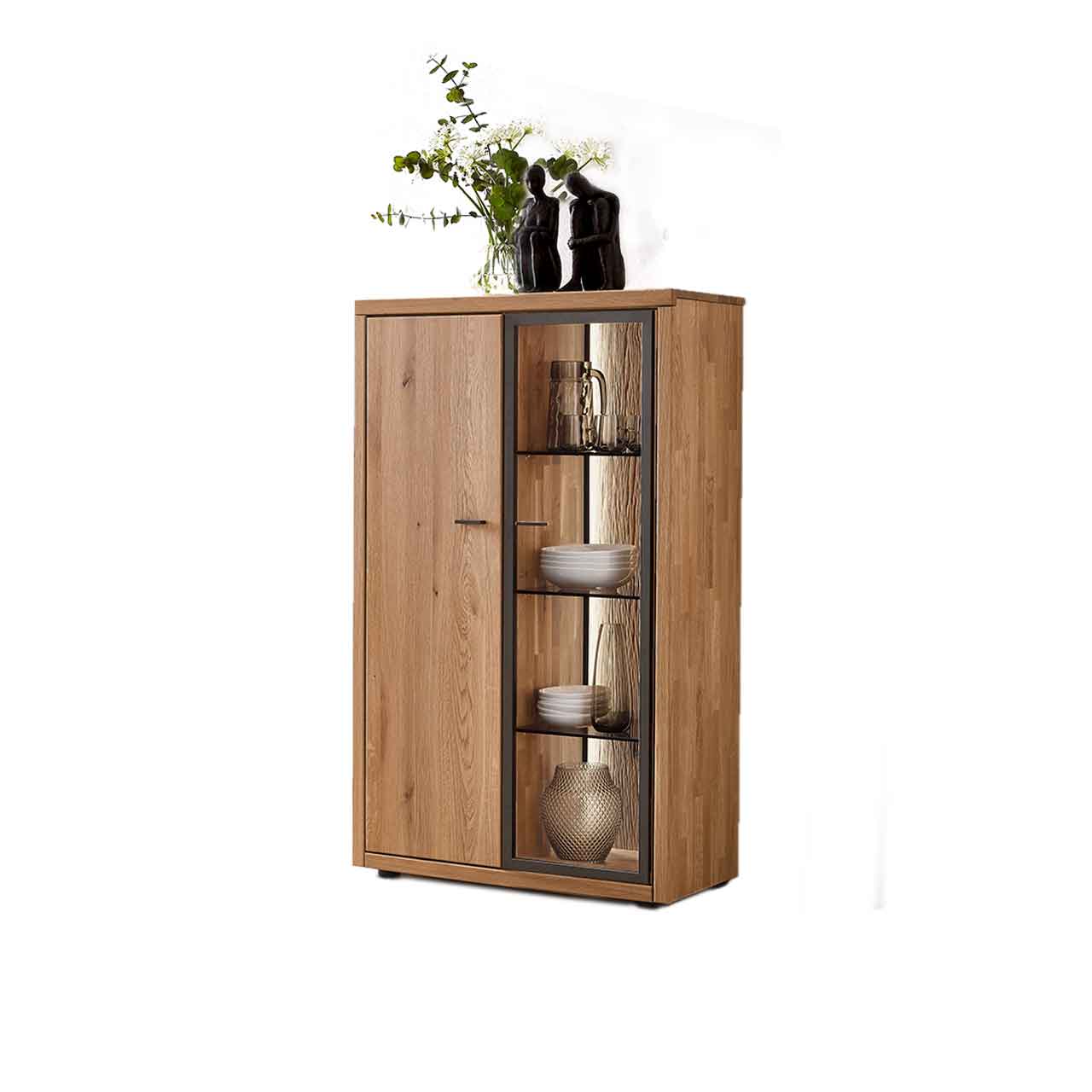 WM 2250 - Highboard 3843 WM 2250 - Highboard 3843 in Wildeiche, mit einer Holztür und einer Vitrinentür.