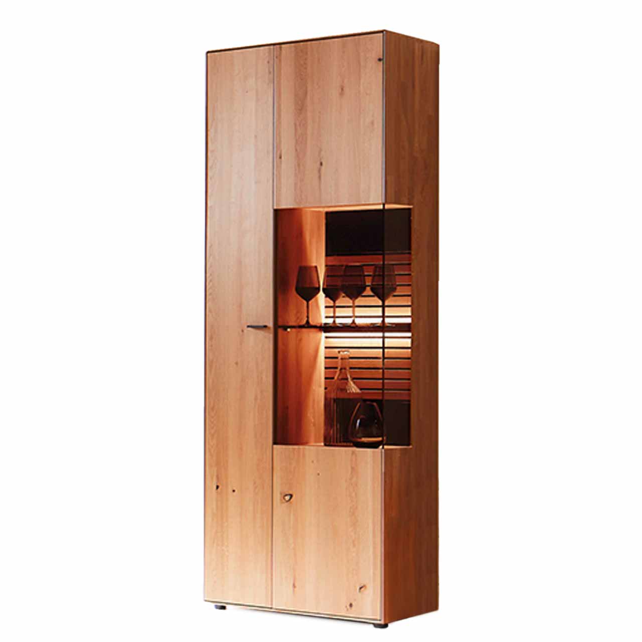 WM2320-Zeilenschrank-6743-Erle-abbildung WM 2320 - Zeilenschrank 6743 in Erle, mit Vitrinenfach, Rückwand in Lamellen und schwarzem Mattglas Akzent.