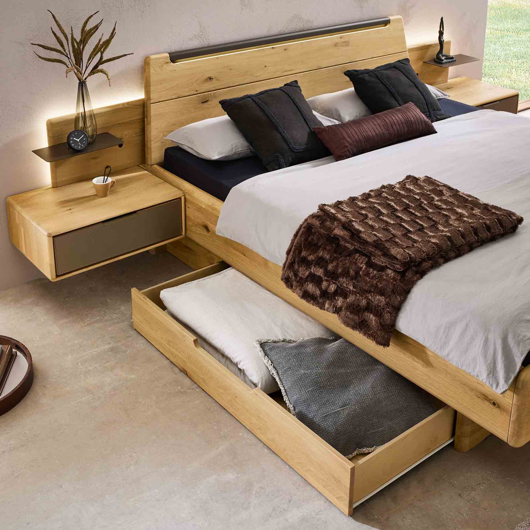 WSM 7100 Wildeiche Massivholz Bett mit Bettschubkasten
