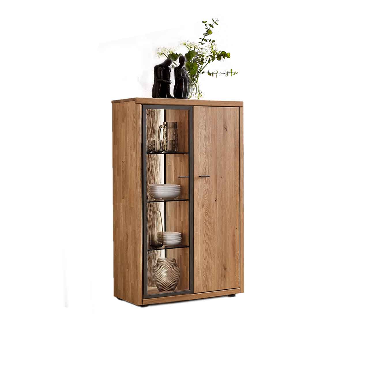 WM 2250 - Highboard 3844 WM 2250 - Highboard 3844 in Wildeiche, mit einer Holztür und einer Vitrinentür.