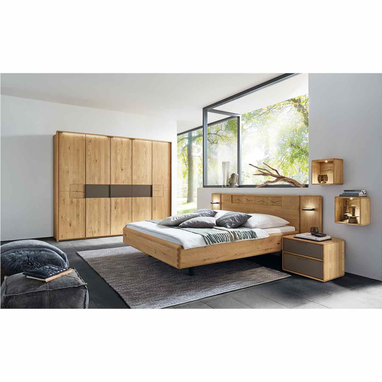 WSM1600_Kombi_1007 Schlafzimmer Kombination 1007 in Wildeiche mit Hirnholz und Lack Mocca Akzenten, Doppelbett, Konsolen mit zwei Schubladen und 5-türigen Drehtürenschrank.