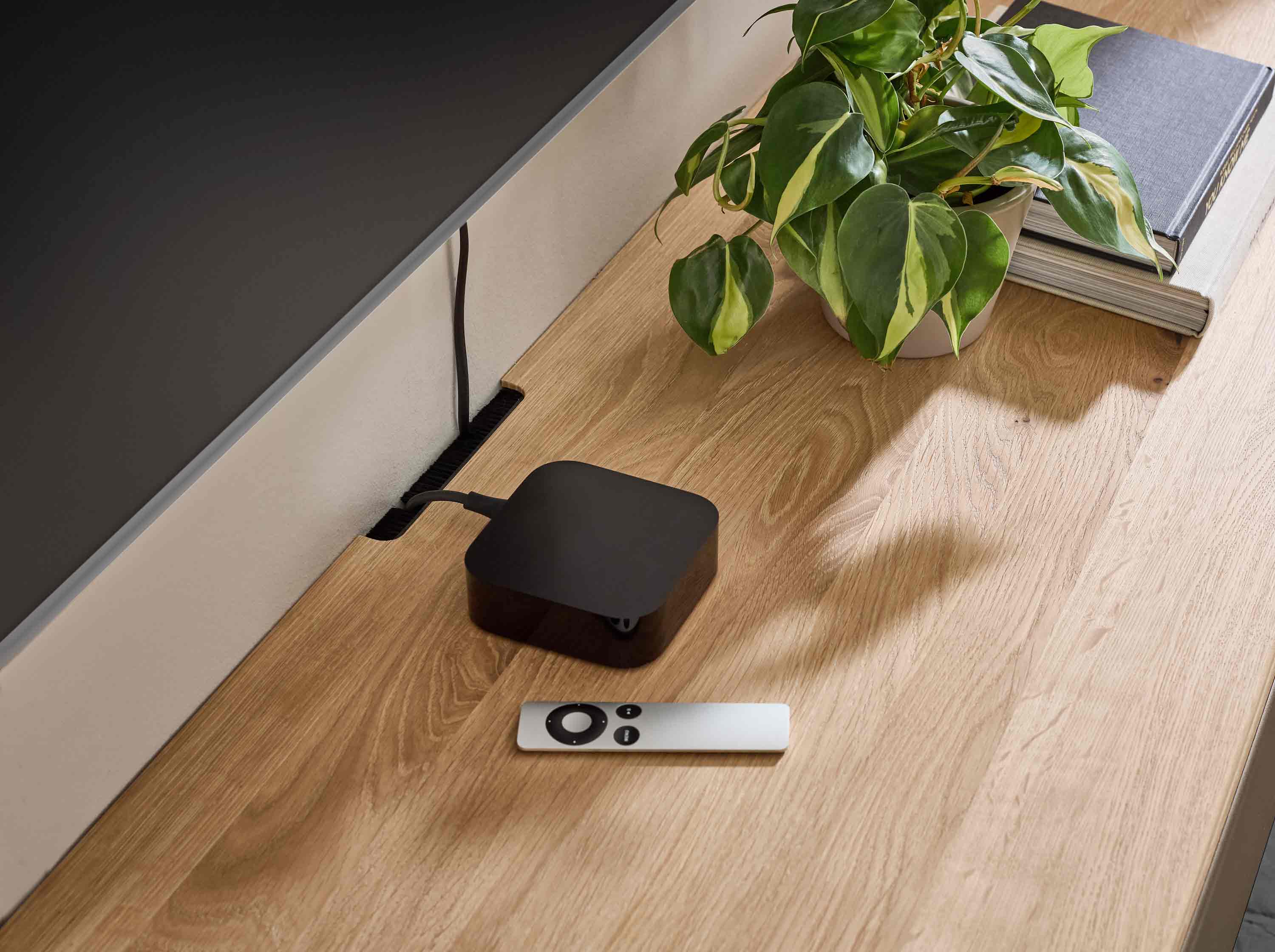 WM 2620 Lowboard Kabelausfräse, mittig hinten.