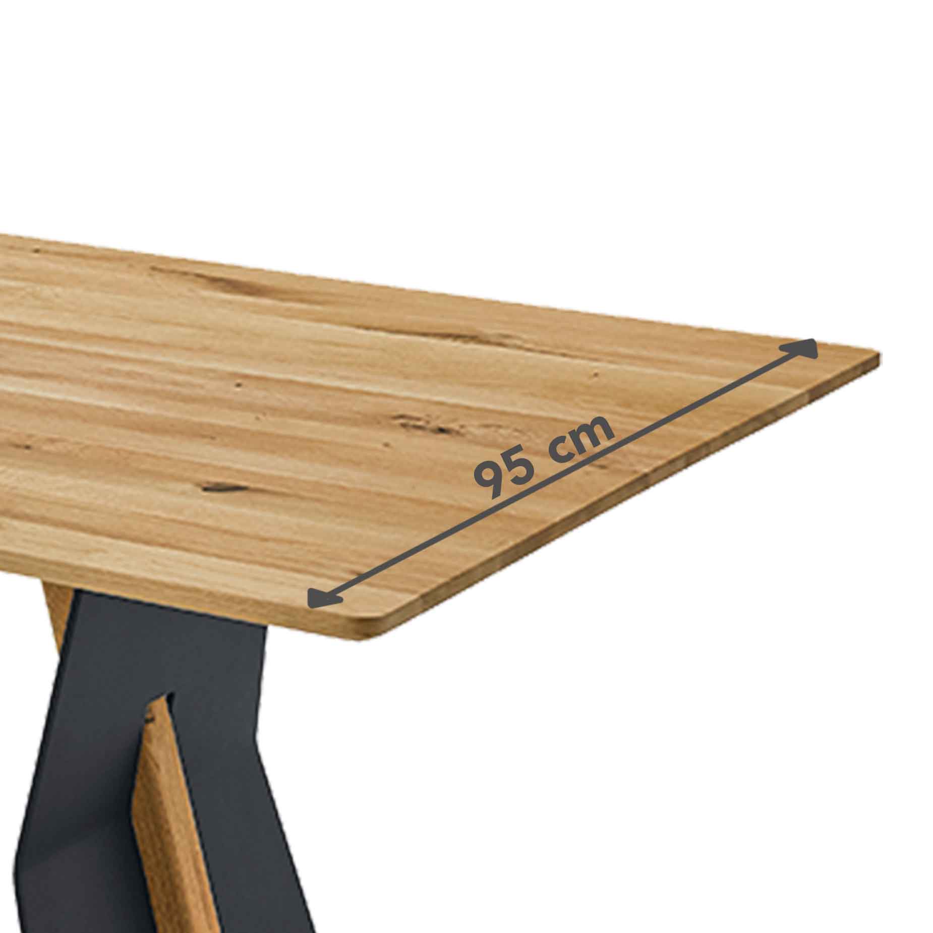 Esstisch 471 am Bild mit einem breiten Maß von 95 cm.
