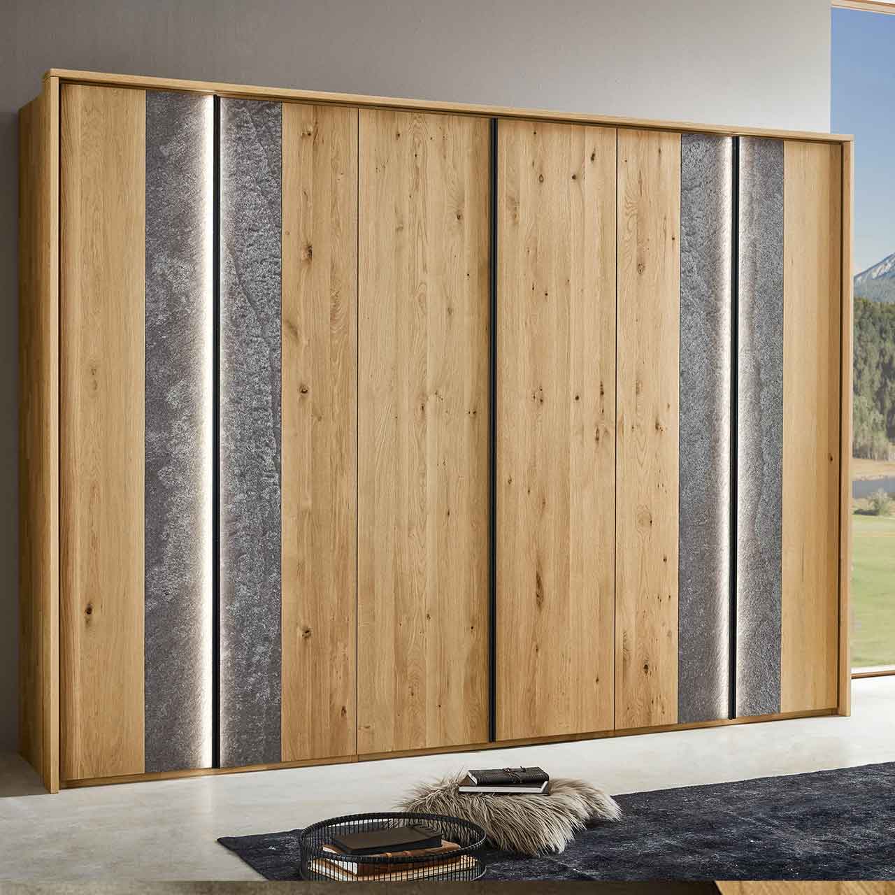 Hier planen Sie Ihr Kleiderschrank mit doppleten echt Steinfunier Akzent in verschiedenen Größen.