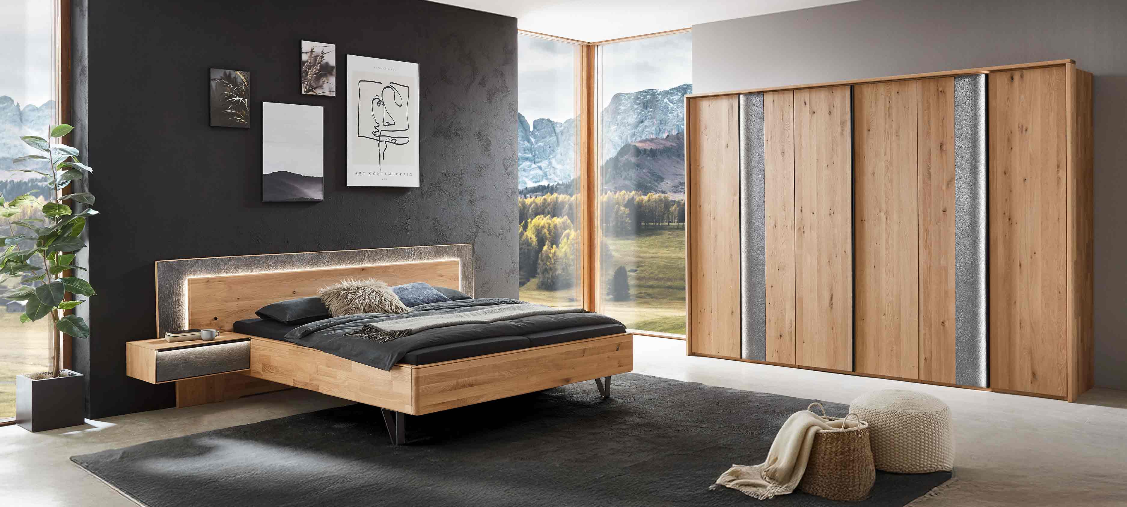 Schlafzimmer WSM 5100  Hier werden Sie zu der Schlafzimmer Serie WSM 5100 weitergeleitet: Kachel zeigt ein Schlafzimmer in Wildeiche mit Akzenten aus echten Steinfurnier für den Kleiderschrank, Bett und Kommoden.