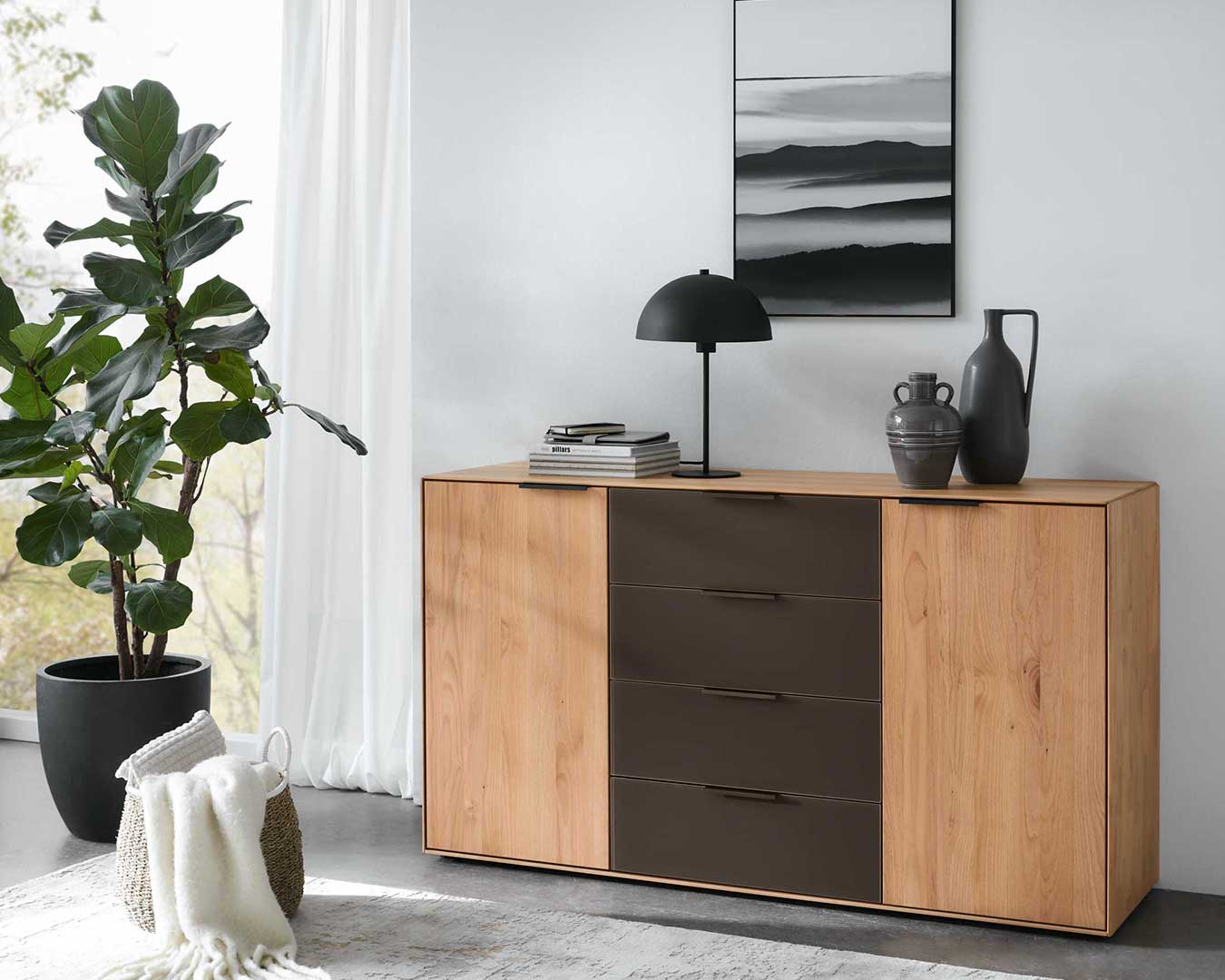 Hier geht es zu den WSM 4400 Kommoden in Erle und optional Glas Akzent an allen Schubladen.