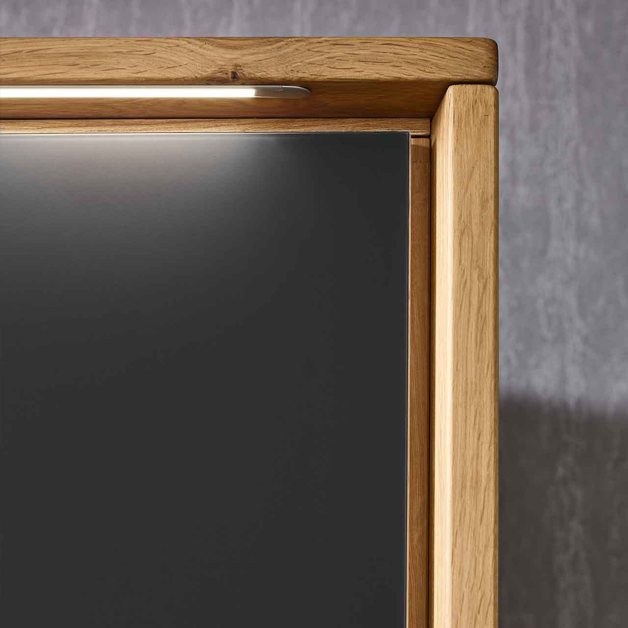 WSM-4300-SCHRANK-DETAIL-4 WSM 4300 - Passepartout mit LED-Beleuchtung, 4-türig - 6004PB