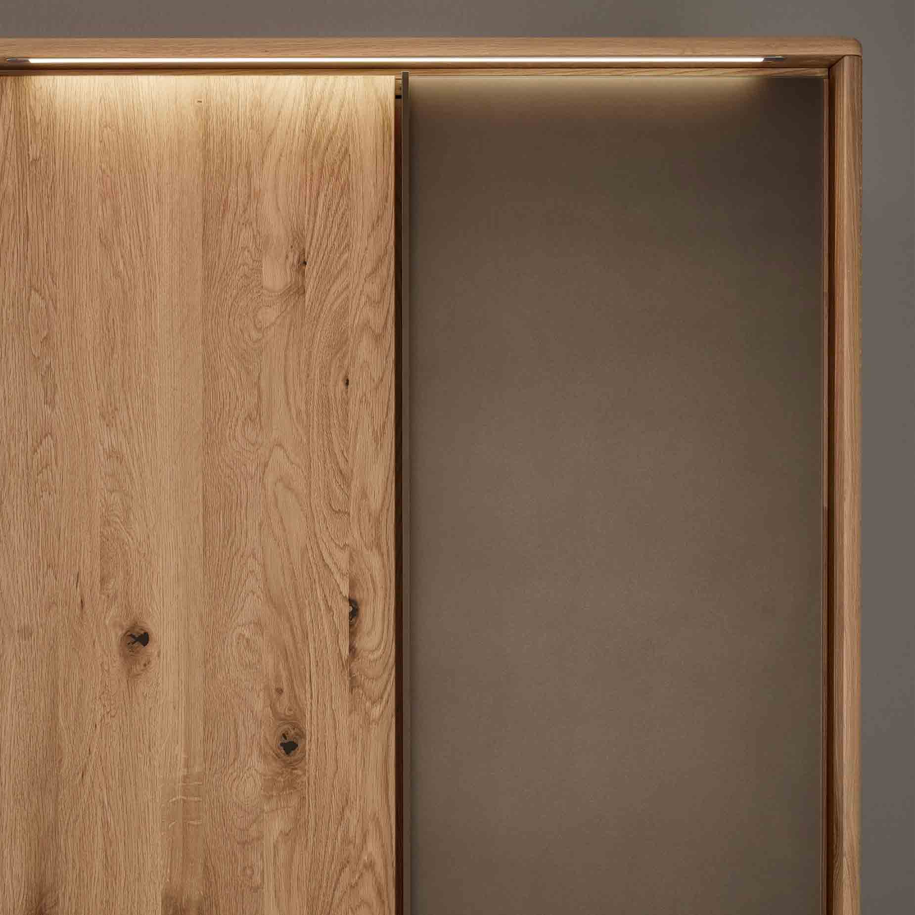 WSM 7100 optional mit Mattglas bronzefarbiger Aussentüren.