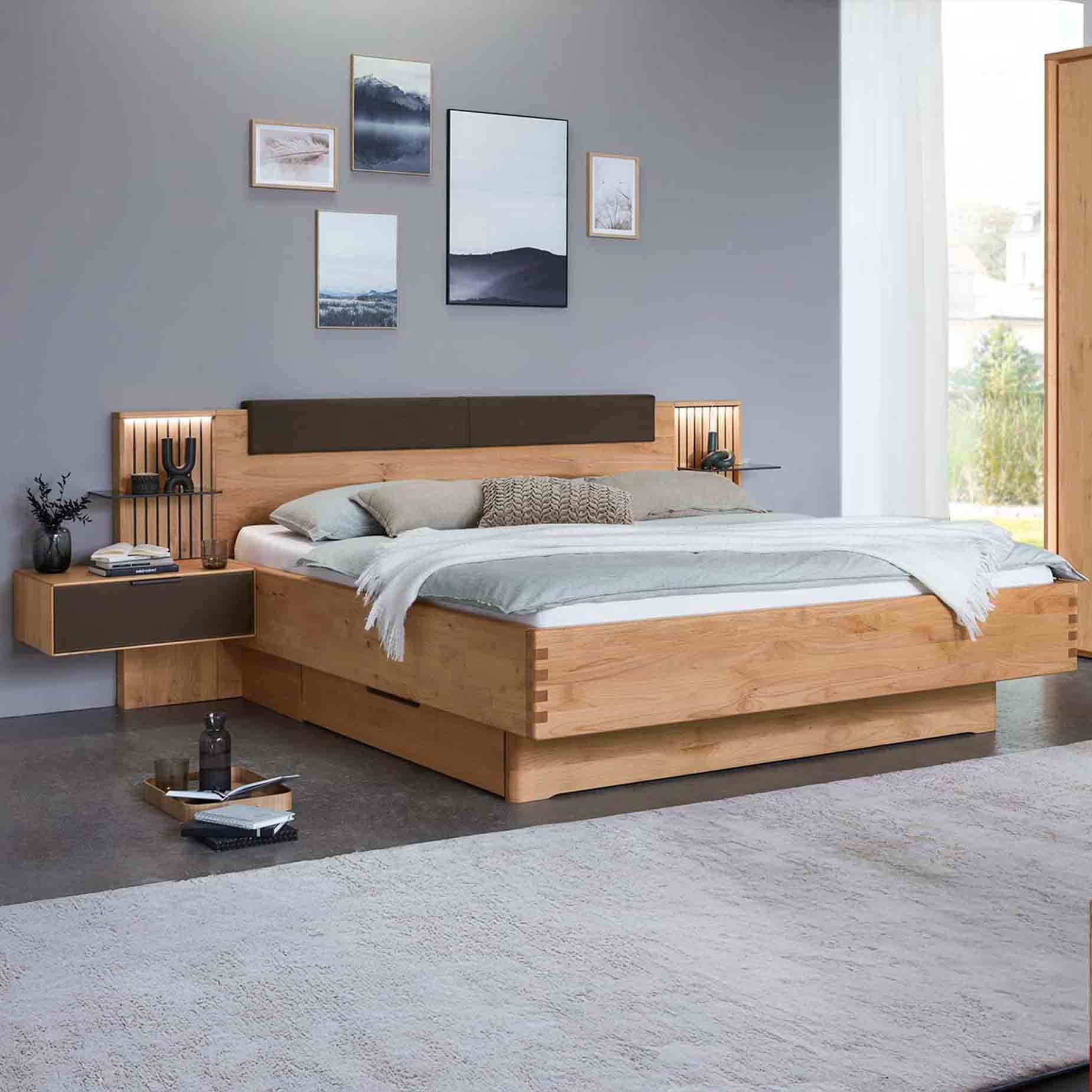 Hier geht es zu den WSM 4400 Bett mit Konsolen optional mit Paneelaufsatz und Beleuchtung.