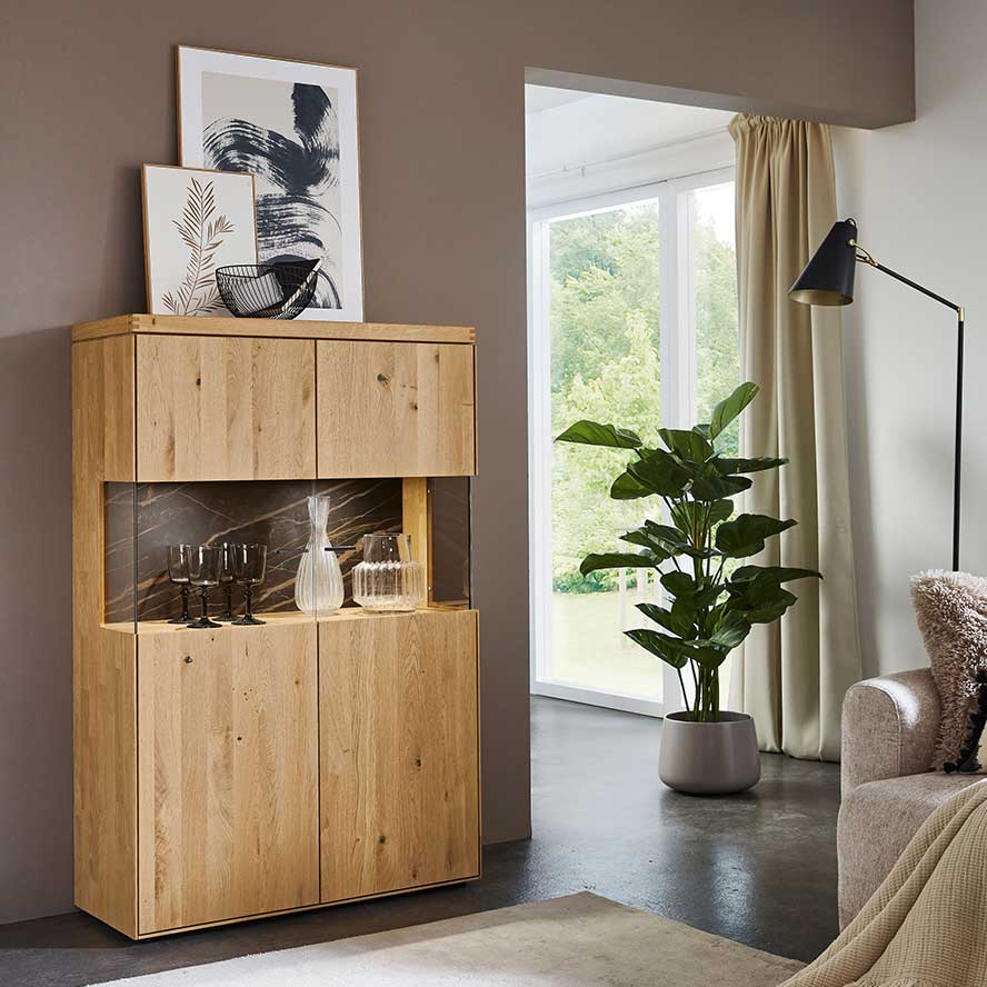 WM2520 Highboard Typen 4960-4940  in Wildeiche und zwei Türen mit Vitrinenausschnitt wahlweise obere Deckplatte in Keramik oder Wildeiche Akzent