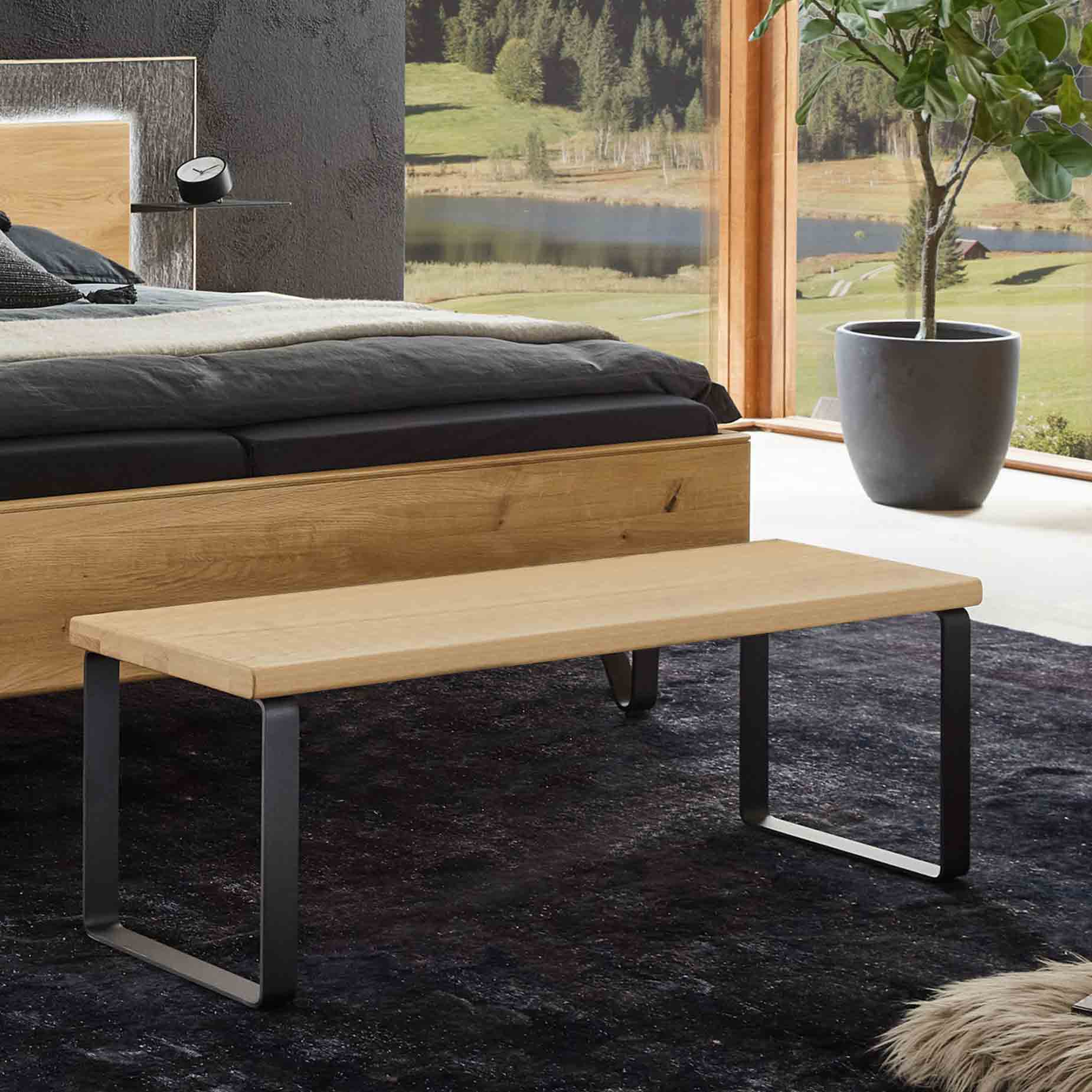 Bank in Wildeiche mit dunklen Metallkufen WSM 5100 Schlafzimmer Bank mit dunklen Metallkufen
