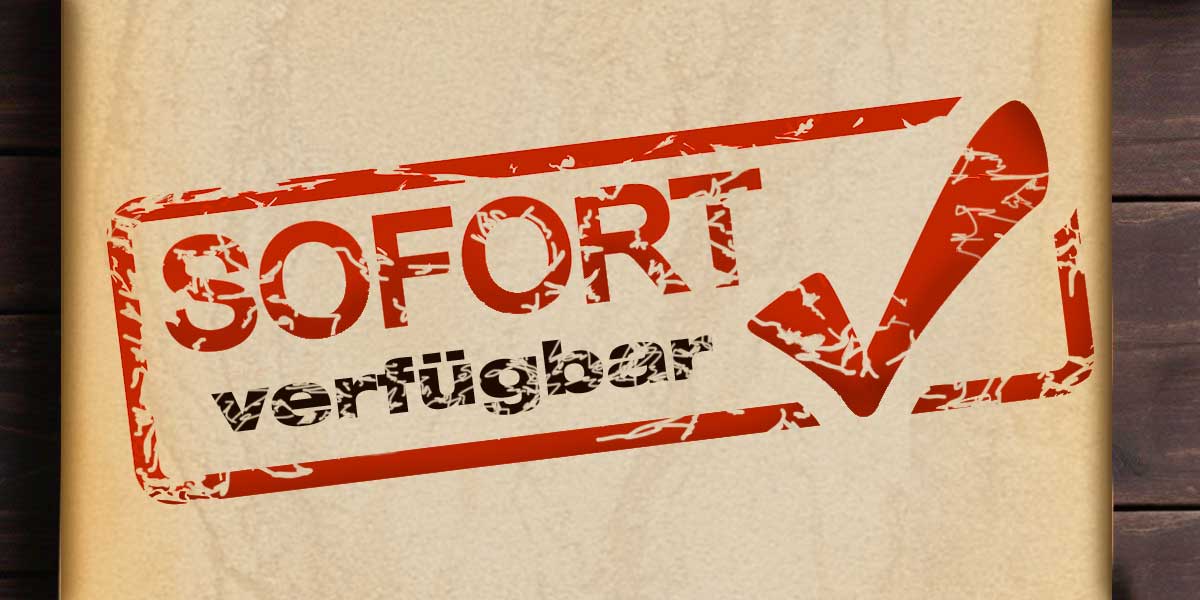 Sofort verfügbar Banner Sofort verfügbare Möbel von Wöstmann, Lagerware Banner für sofort verfügbare Wohnwände, Sideboard, Schlafzimmer, alles ab Lager. Das Wort "SOFORT VERFÜGBAR" ist in roter Schrift als Stempel auf braunen Papier.