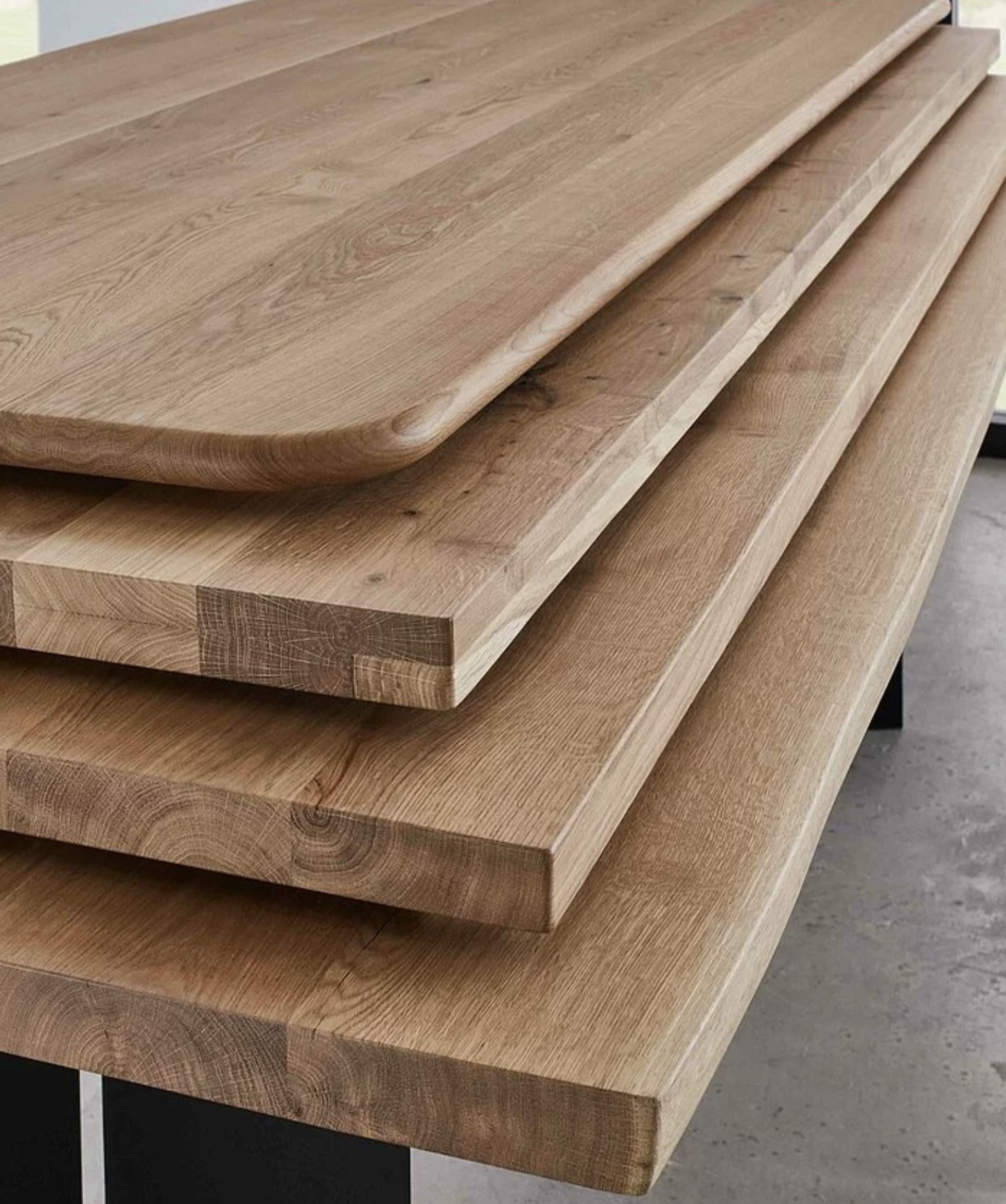 Aus der Serie TS 4800 sind Tischplatten frei zu Auswahl, vier verschiedene Tischplatten in massiver Wildeiche, mit verschiedenen Platten stärken, runde oder eckige Kanten.